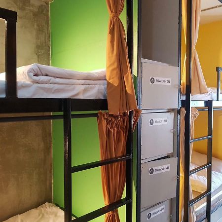Yellow Flower Hostel チェンライ エクステリア 写真