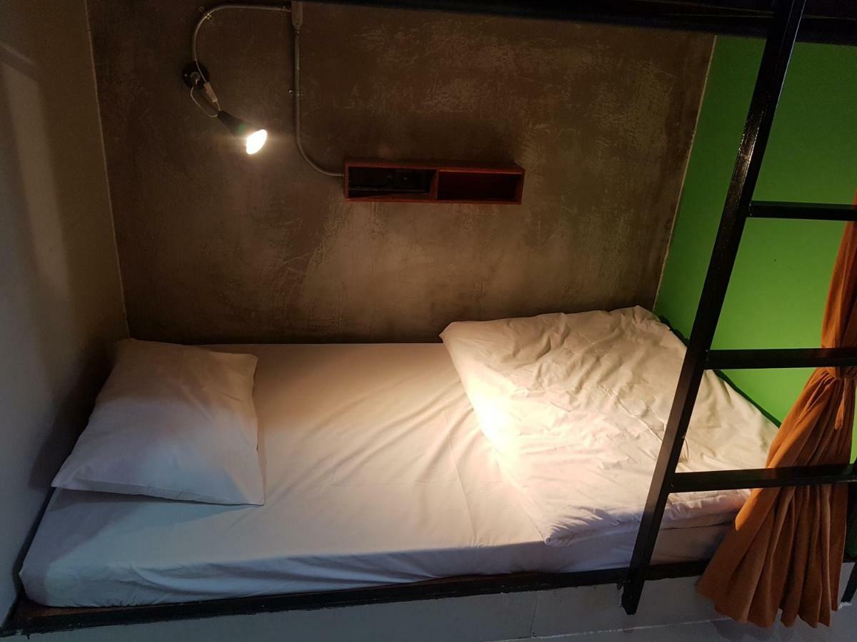 Yellow Flower Hostel チェンライ エクステリア 写真