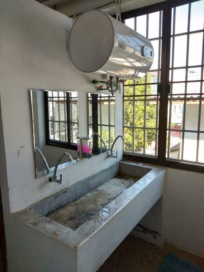 Yellow Flower Hostel チェンライ エクステリア 写真