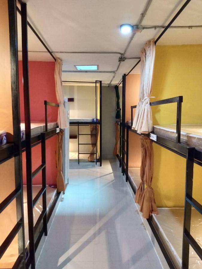 Yellow Flower Hostel チェンライ エクステリア 写真